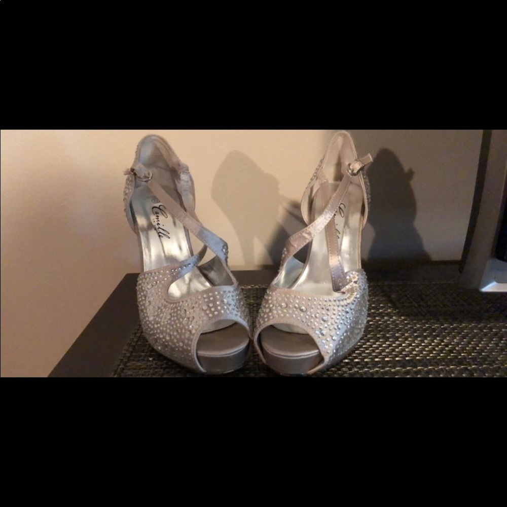 Women’s silver heels